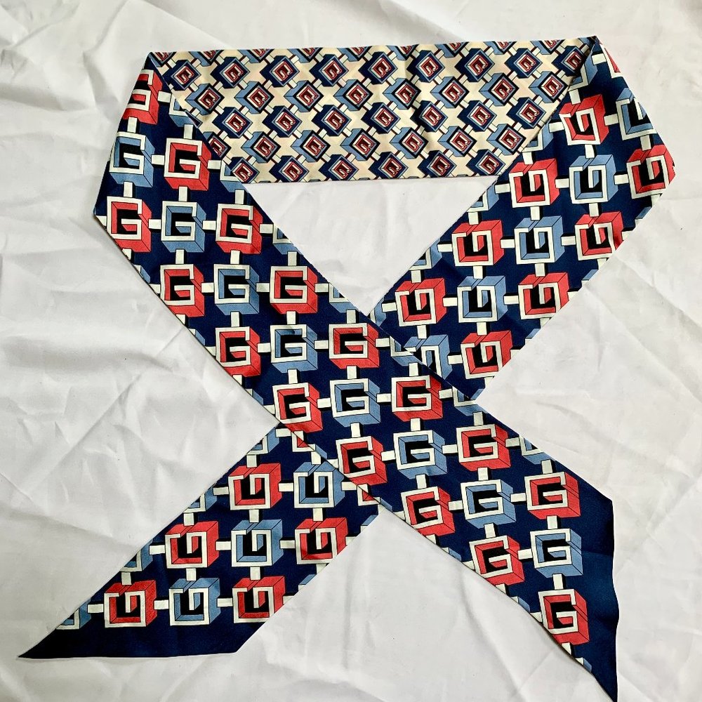 NEW Gucci Silk Geometric G Print Neck Scarf in Cream and Slate Blue Twilly Scarf